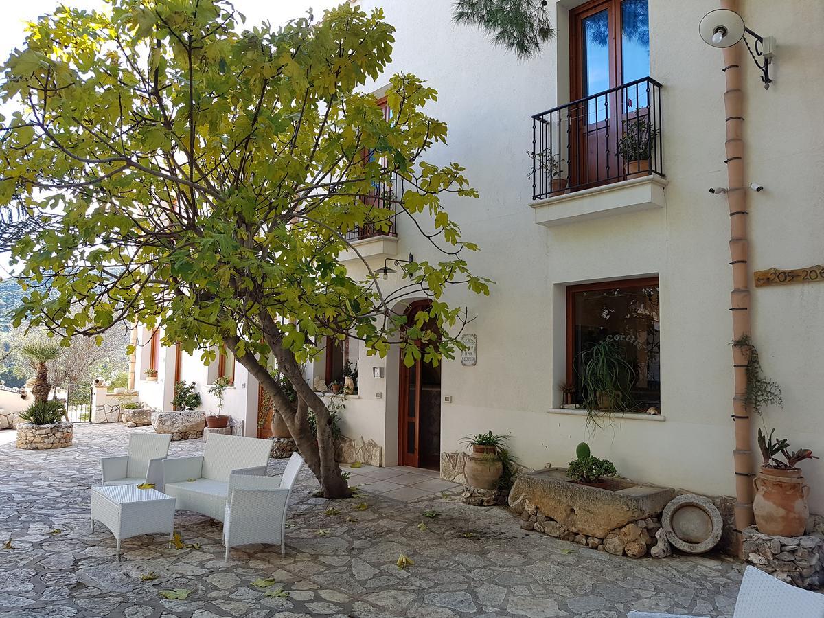 Casa Vacanze Il Cortile กุสโตนาชี ภายนอก รูปภาพ
