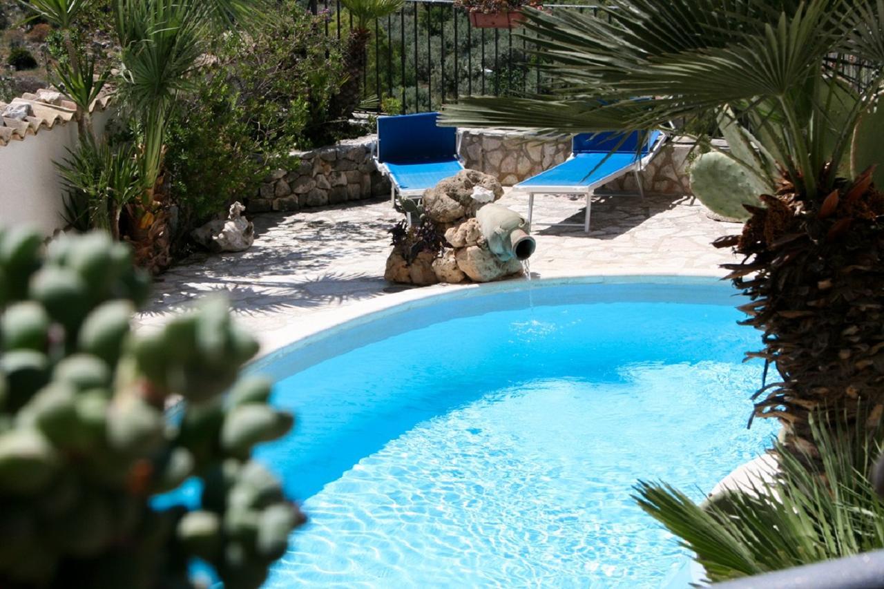 Casa Vacanze Il Cortile กุสโตนาชี ภายนอก รูปภาพ
