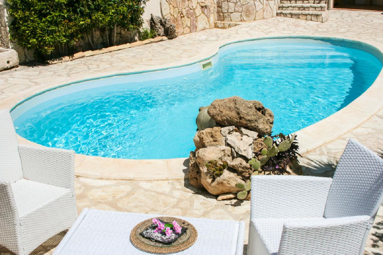 Casa Vacanze Il Cortile กุสโตนาชี ภายนอก รูปภาพ