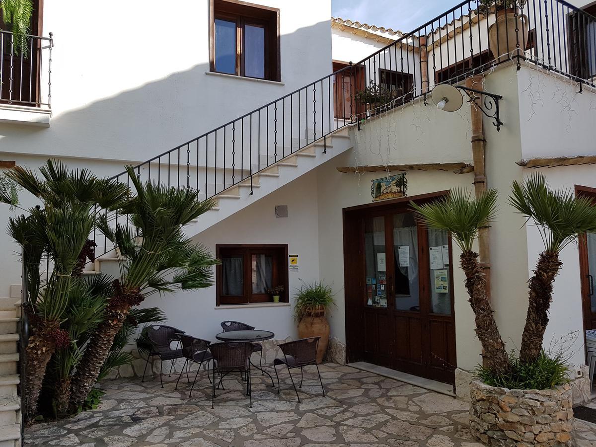 Casa Vacanze Il Cortile กุสโตนาชี ภายนอก รูปภาพ