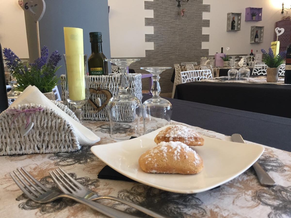 Casa Vacanze Il Cortile กุสโตนาชี ภายนอก รูปภาพ