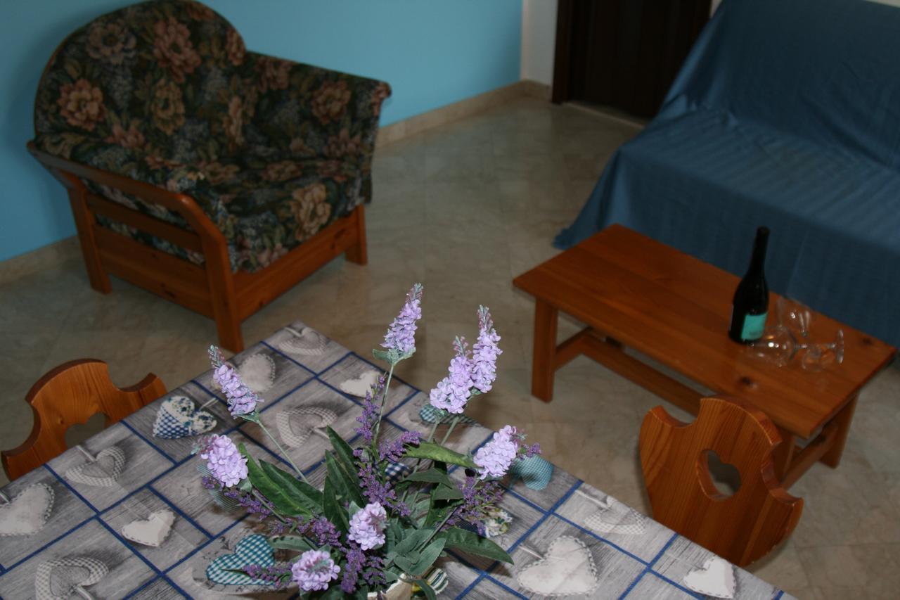 Casa Vacanze Il Cortile กุสโตนาชี ภายนอก รูปภาพ